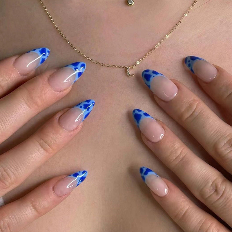 Artful nail extensions with an elegant leaf pattern Kalsten