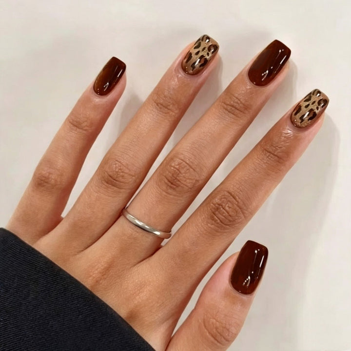 Fashionable leopard pattern artificial nails with glitter accents Kalsten