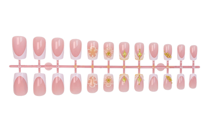 Nail set with delicate flower and gold embellishments Kalsten