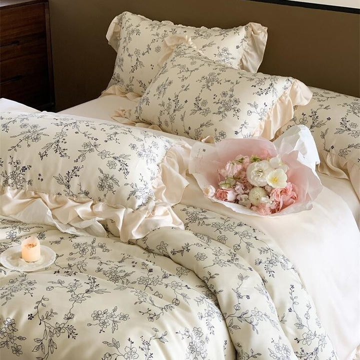 Romantic ruffled bed set made of cotton percale with floral jacquard print