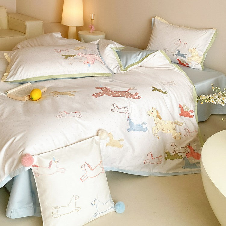 Children's bedding set with unicorn and horse print made of soft cotton satin