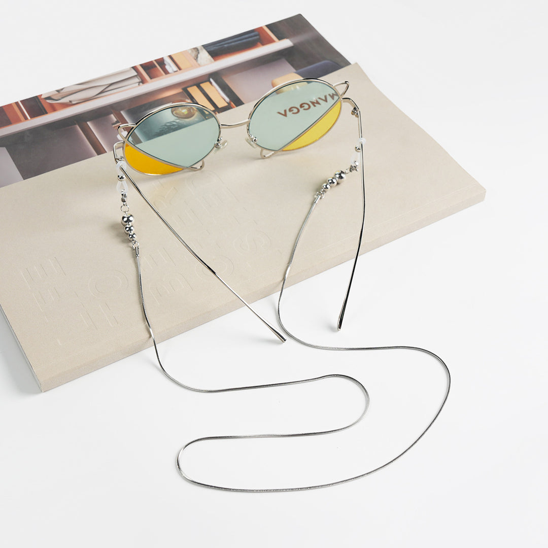 Sleek Metallic Eyewear Chain kalsten