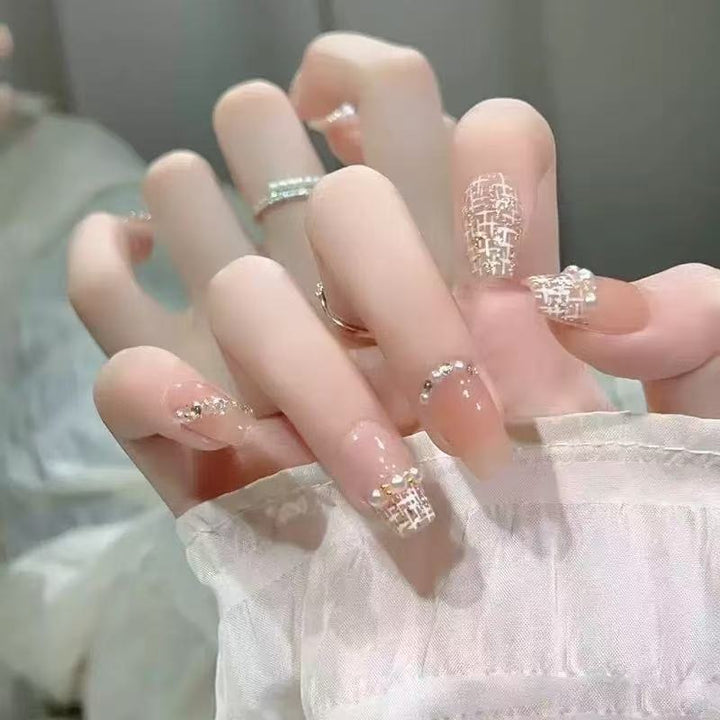 Glamorous artificial nails with rhinestone details Kalsten