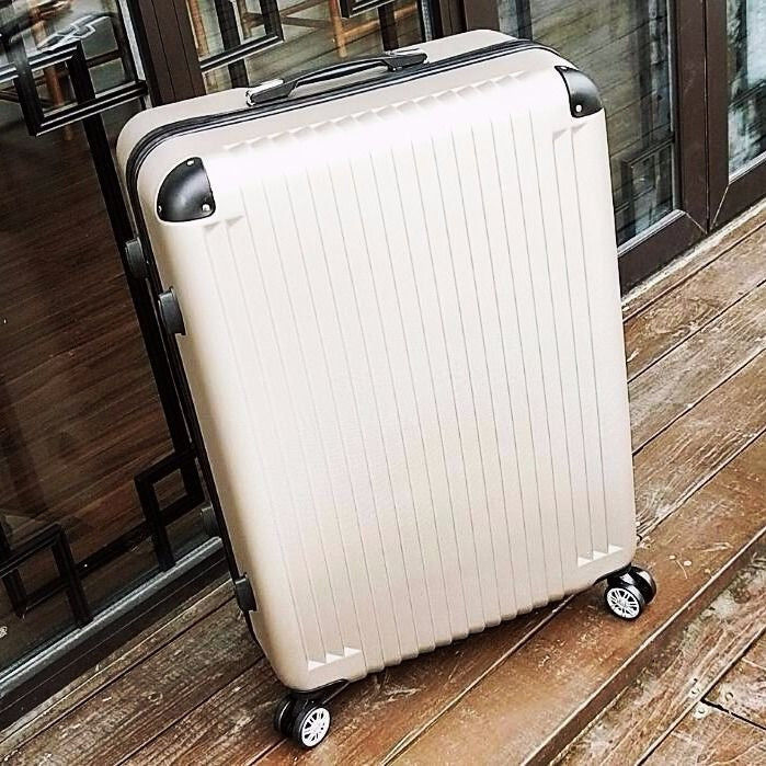 Hard-shell suitcase with quiet 360-degree wheels Kalsten