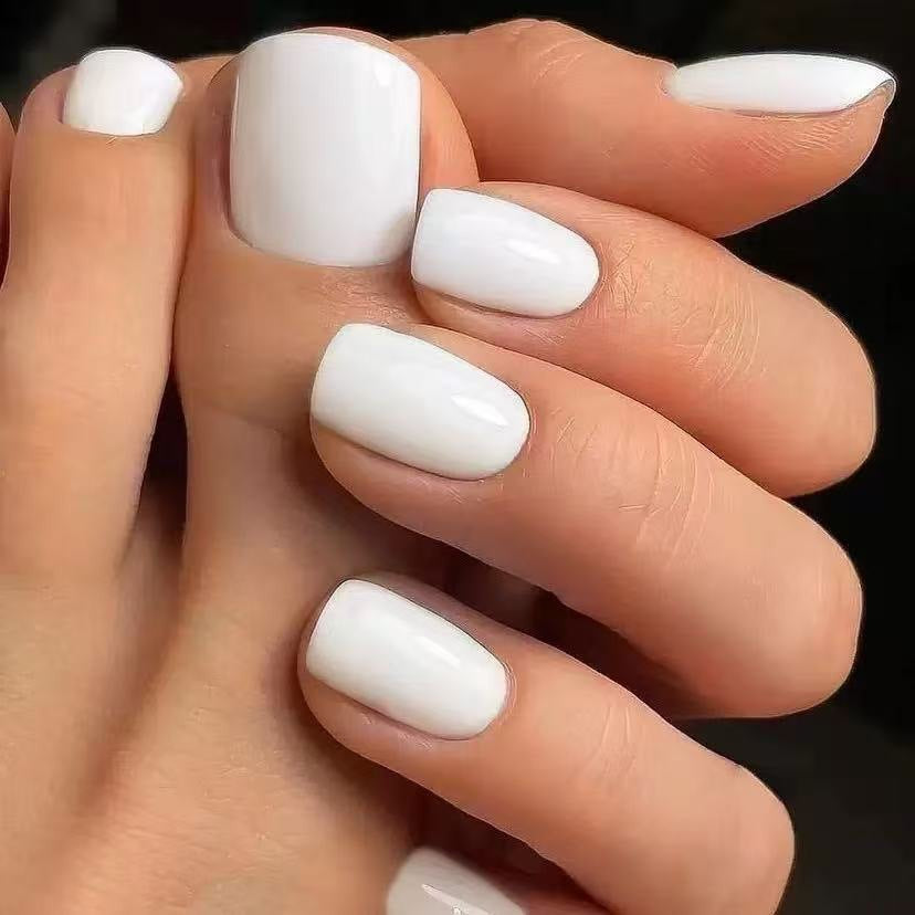 Artificial nail set with high-gloss finish and short design Kalsten
