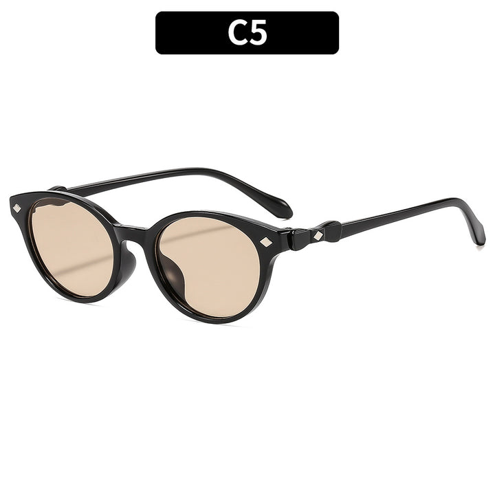 Elegant Vintage-Inspired Sunglasses