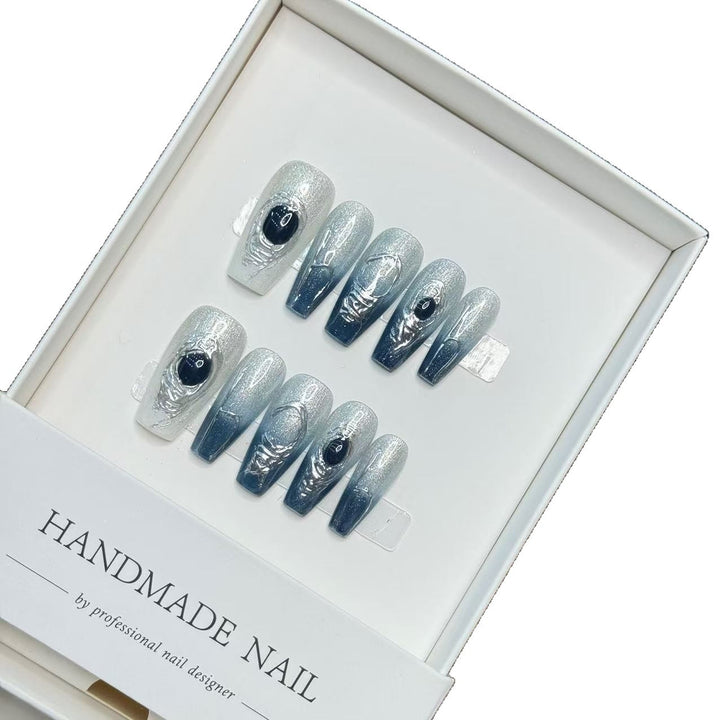 Artistic Press-On Nail Set with Elegant Design