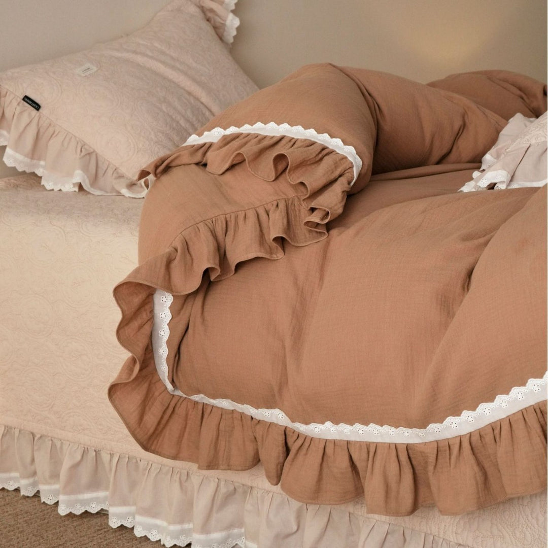 Cotton gauze bedding set with ruffles and delicate lace edge