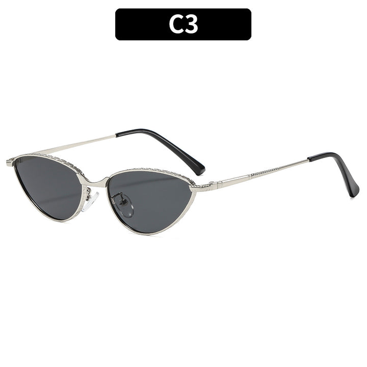Elegant Vintage-Inspired Cat-Eye Sunglasses