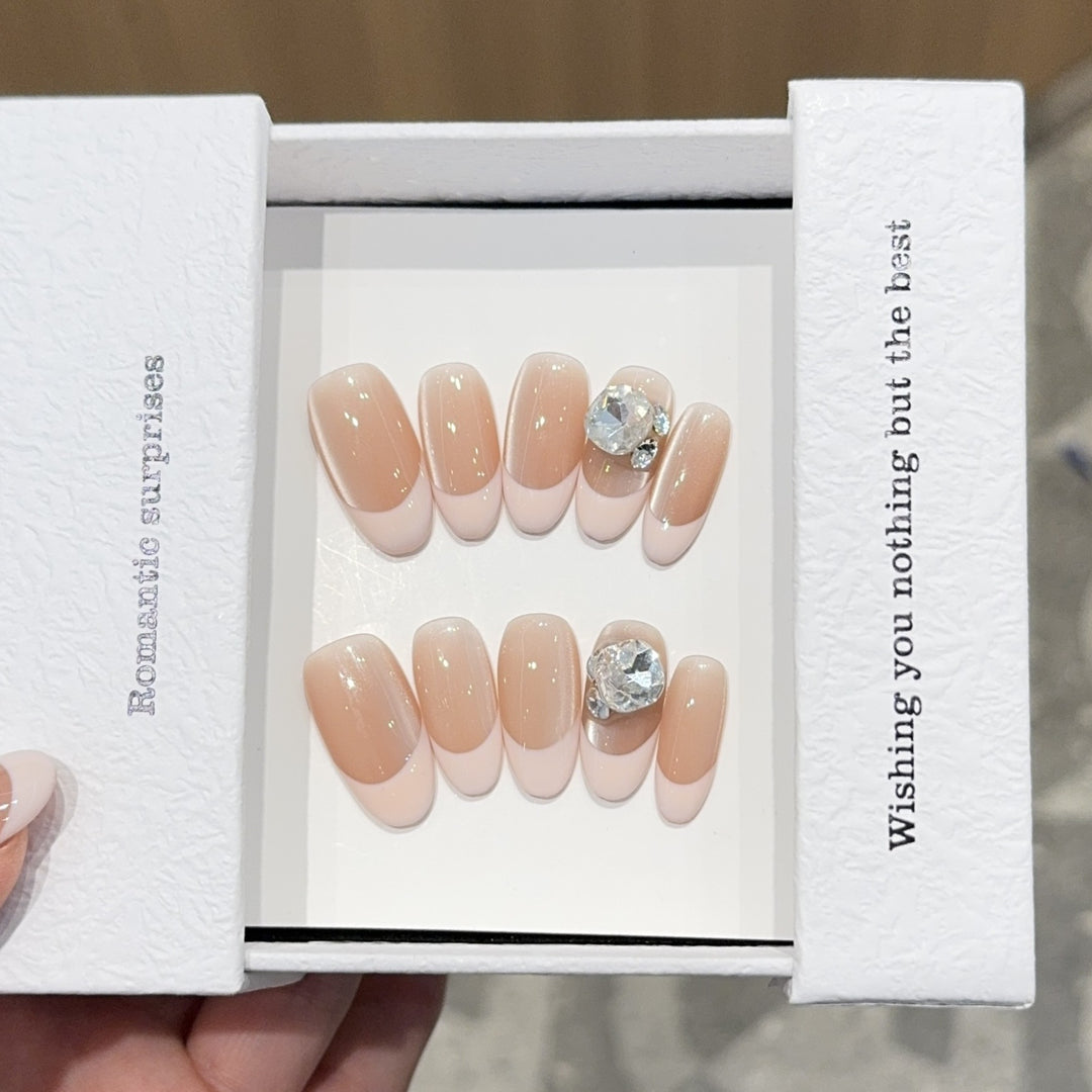 Artificial nail tips with elegant rhinestone accents Kalsten