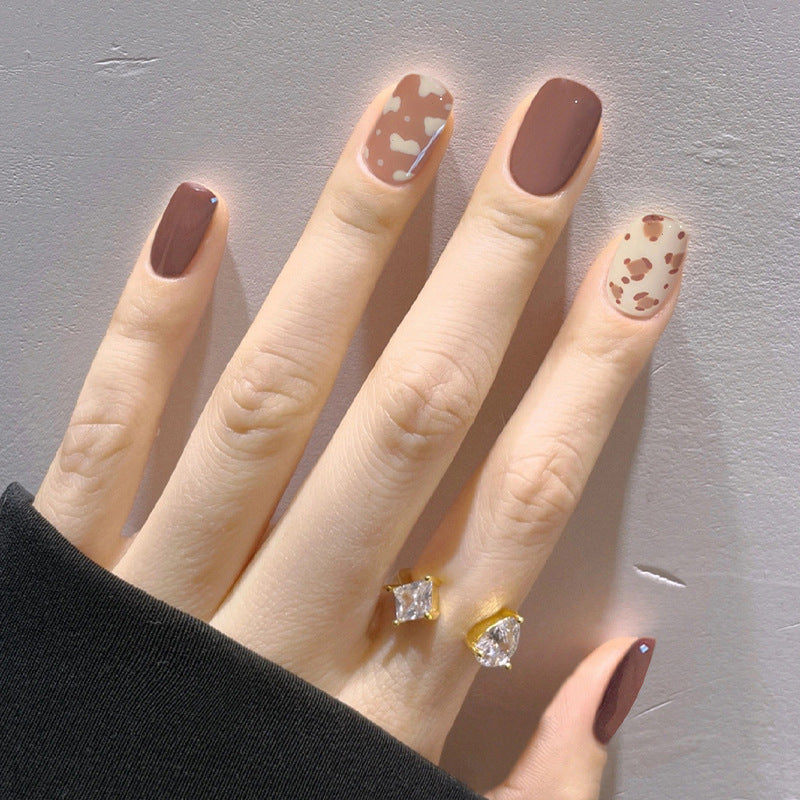 Creative nail art with geometric accents Kalsten