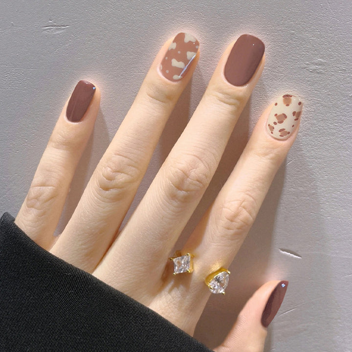 Creative nail art with geometric accents Kalsten