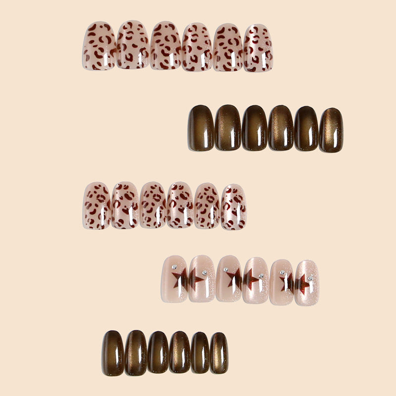 Artificial nails in modern animal print design Kalsten