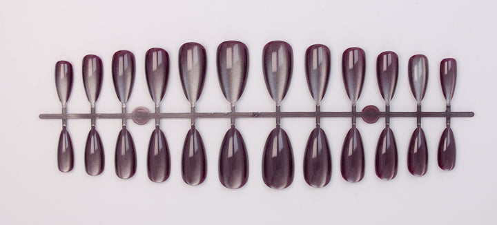 Artificial nail set with shimmering designs Kalsten