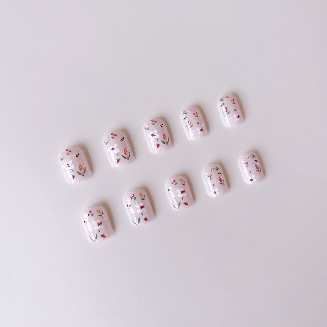 Artificial nail set with cheerful flower and bee designs Kalsten
