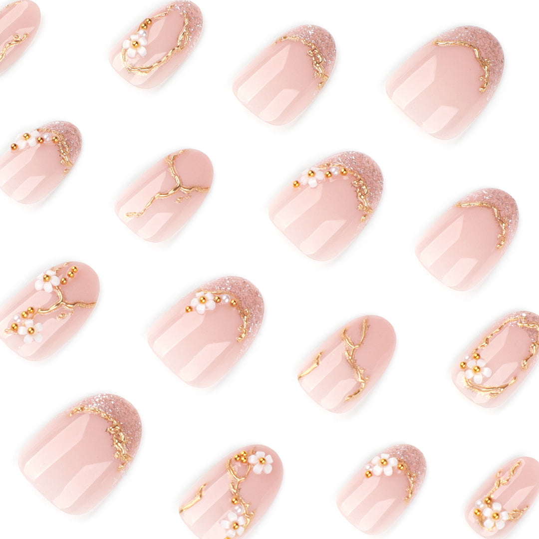 Artful and elegant nail art with floral elements Kalsten