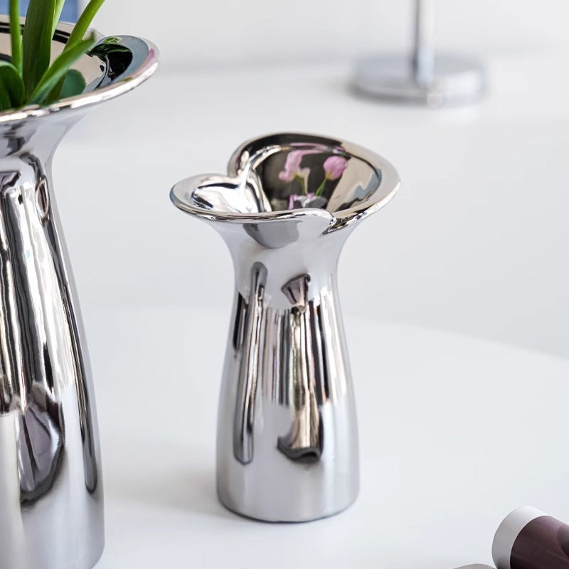 Elegant and modern ceramic vase Kalsten