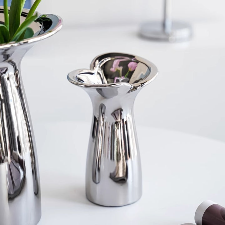 Elegant and modern ceramic vase Kalsten