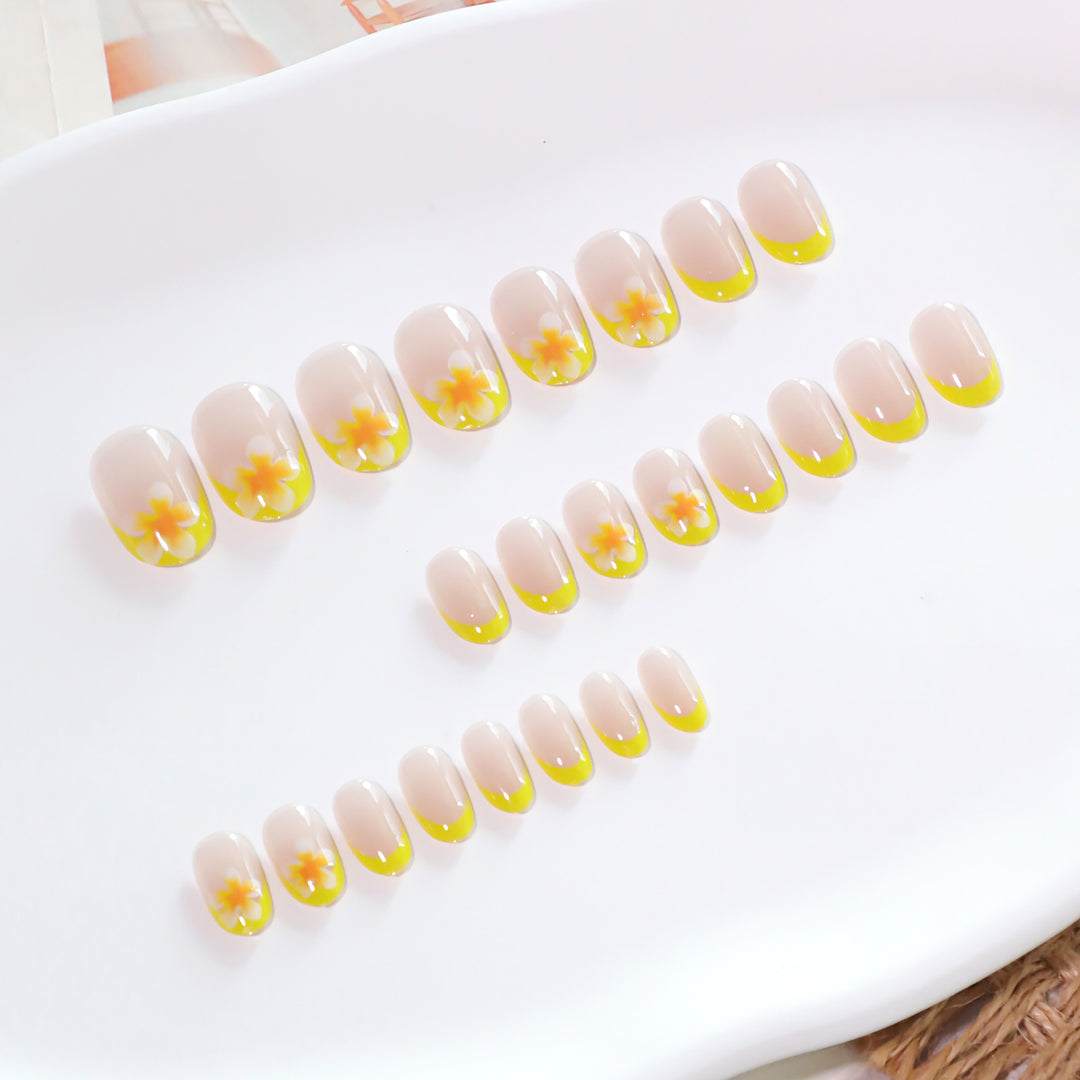 Artificial Nail Art with Blooming Design Kalsten