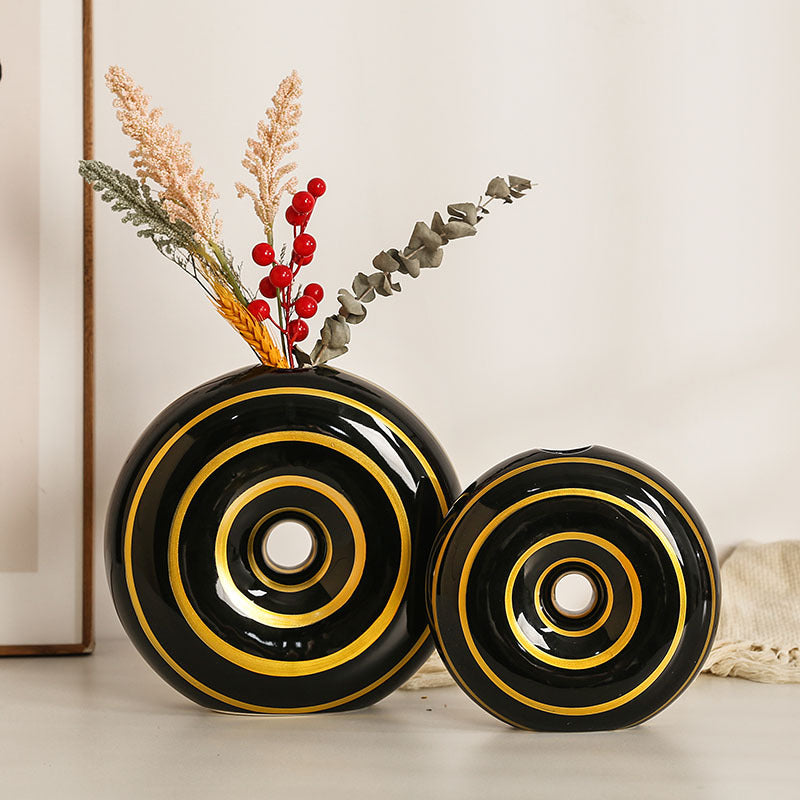 Modern and stylish ceramic vase Kalsten