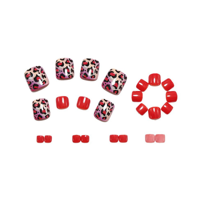 Nail art with modern leopard design Kalsten
