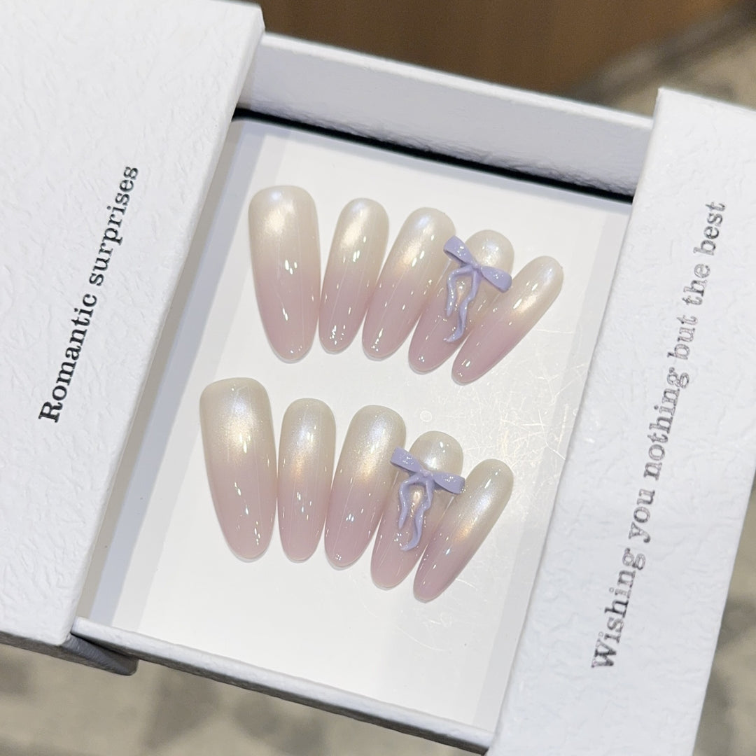 Artificial nails with romantic design and shimmering accents Kalsten