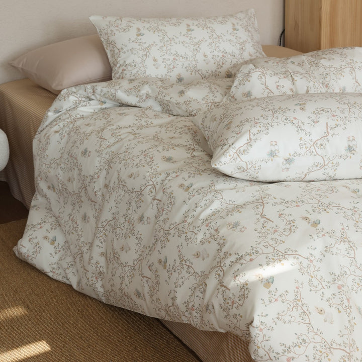Cotton satin bedding set with fine watercolor floral pattern and soft touch