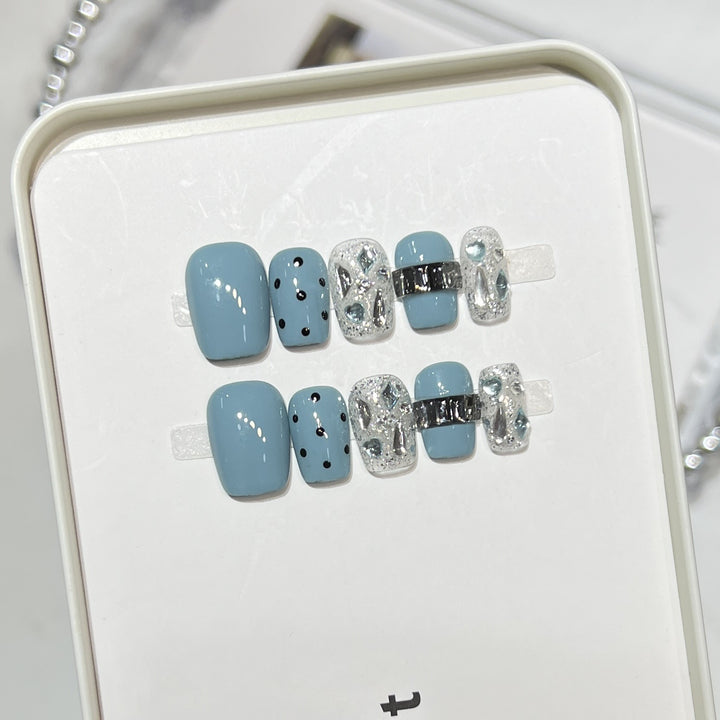 Decorative Press-On Nail Set with Glittery Accents Kalsten