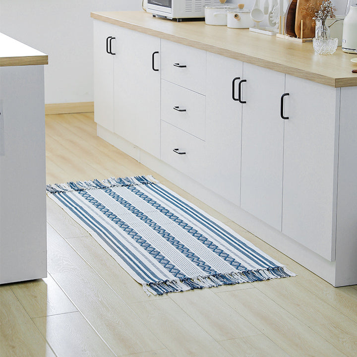 Flat-woven cotton runner with fringes and graphic ethnic stripe pattern Kalsten