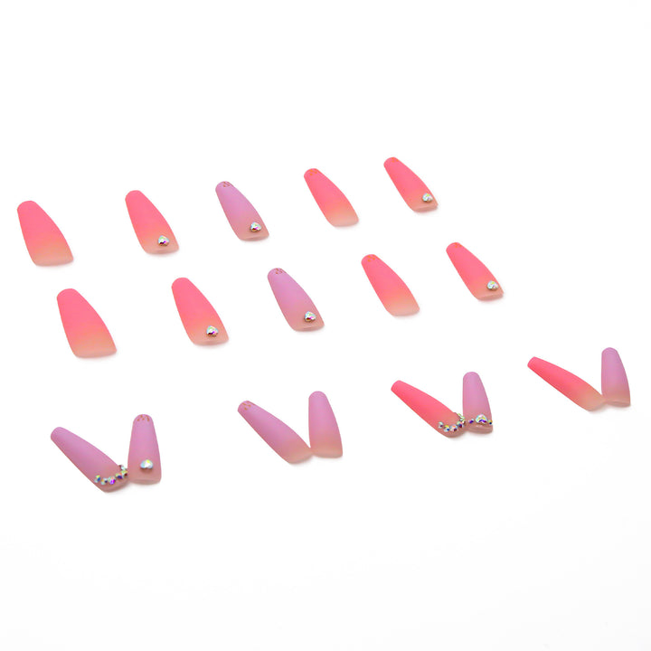 Nail set with enchanting heart details Kalsten