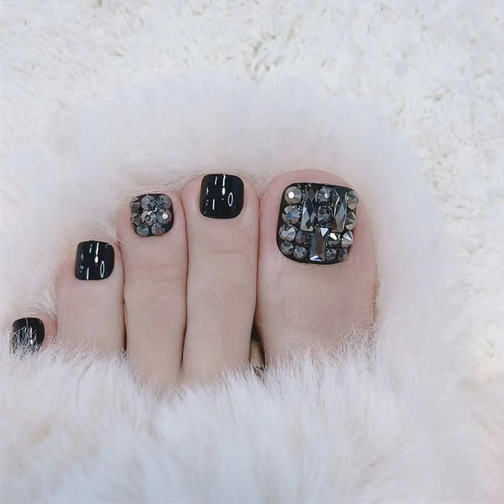 Artful toenails with glitter accents Kalsten