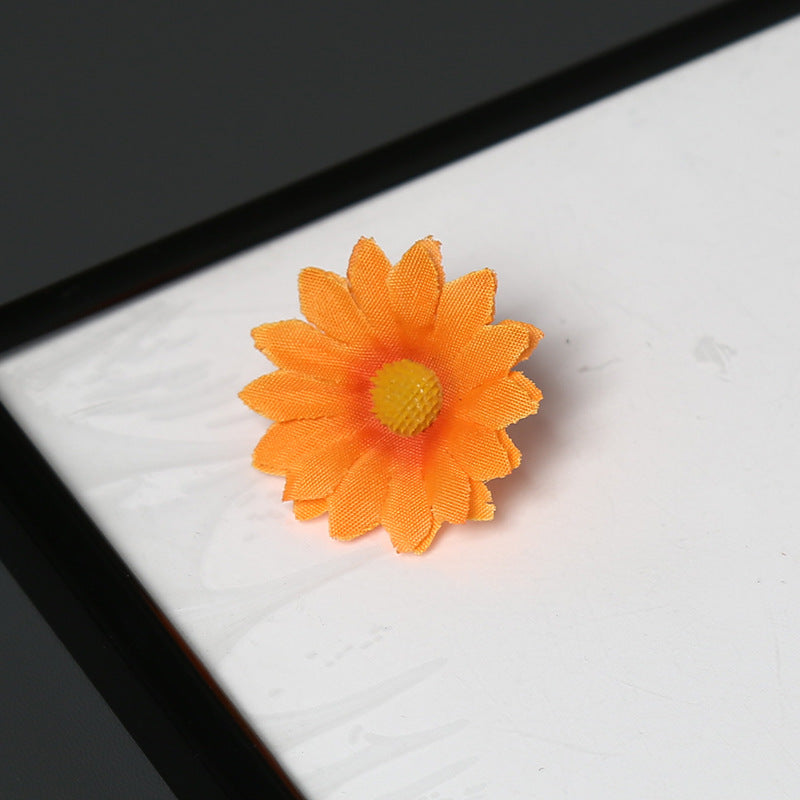 Elegant Fabric Daisy Flower Brooch for Decorative Wear