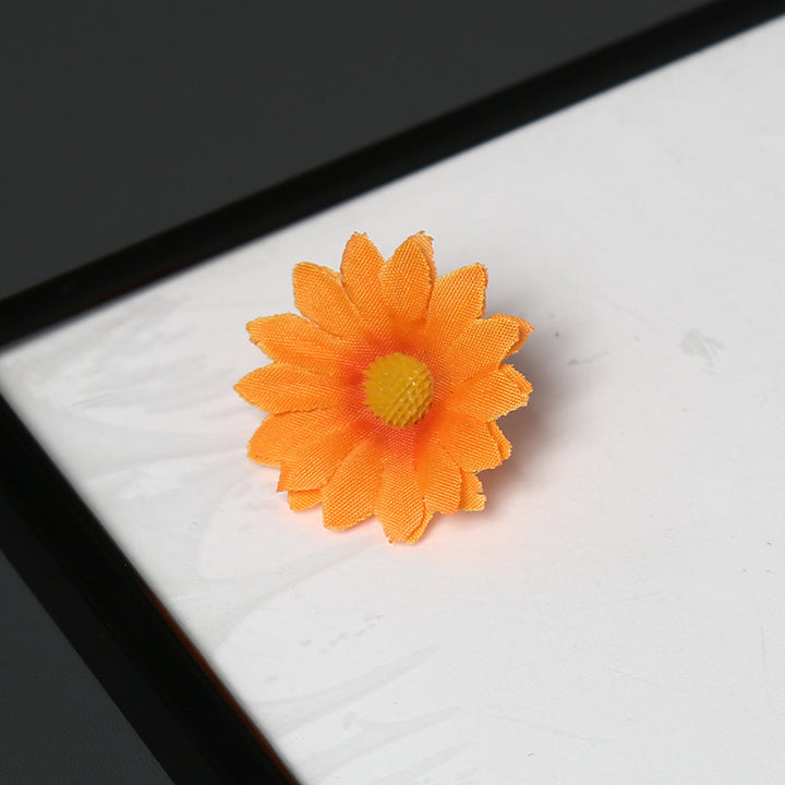 Elegant Fabric Daisy Flower Brooch for Decorative Wear