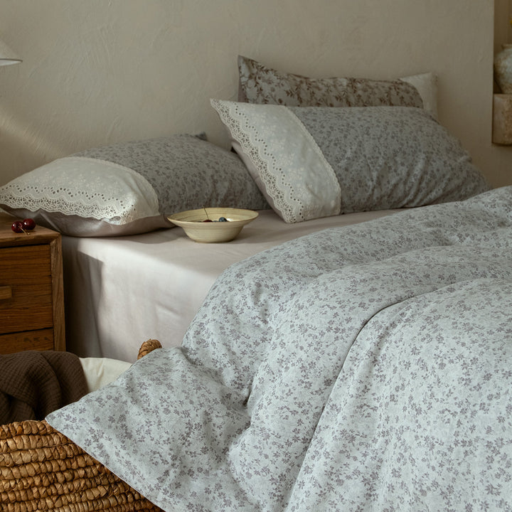 Elegant bedding set made of cotton satin with delicate flower jacquard structure and lace embroidery detail