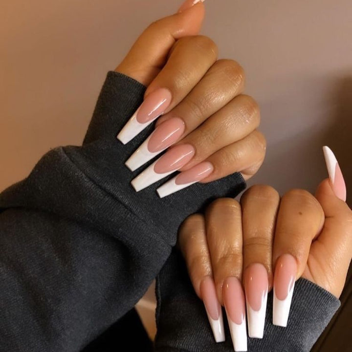 Acrylic nail set in stylish French Design Kalsten