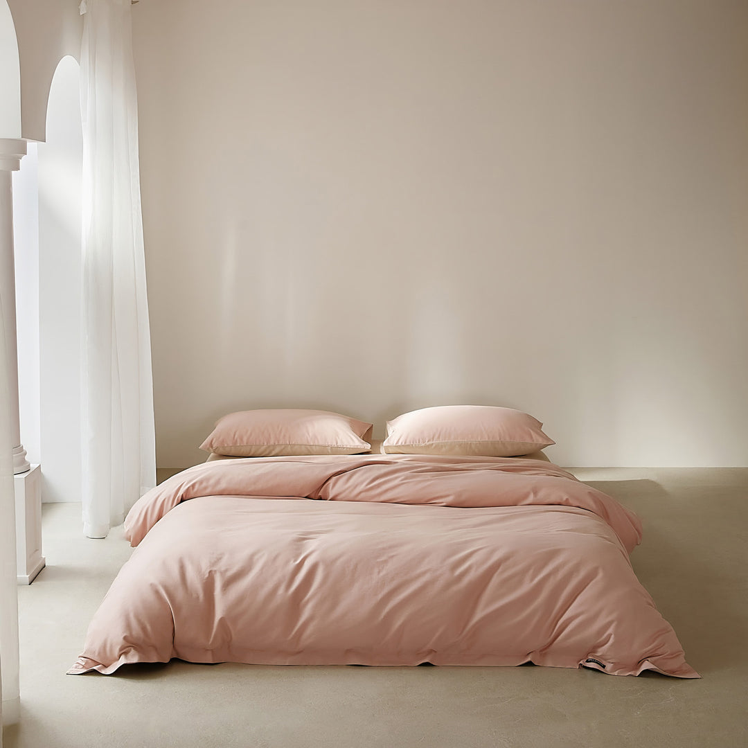 Cotton bedding set with satin finish and zipper