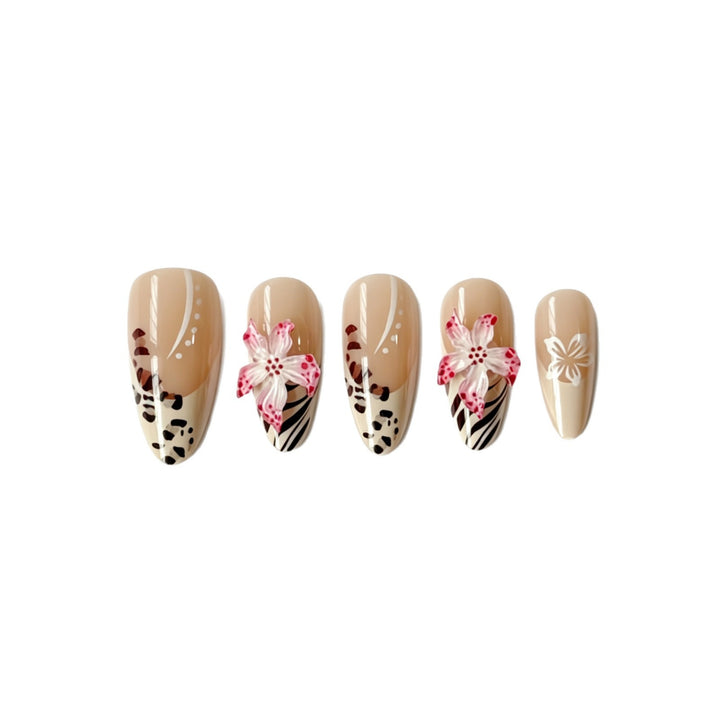 Artificial nails with floral design and elegant lace look Kalsten