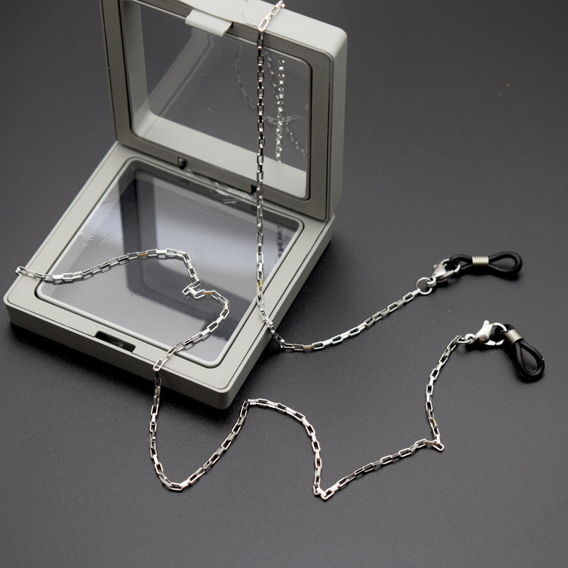 Sleek Silver Chain Eyewear Holder Kalsten