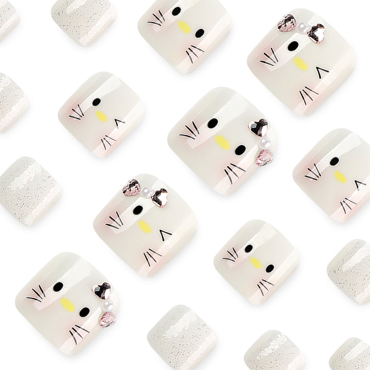 Artful toenail design with cute cat motif Kalsten
