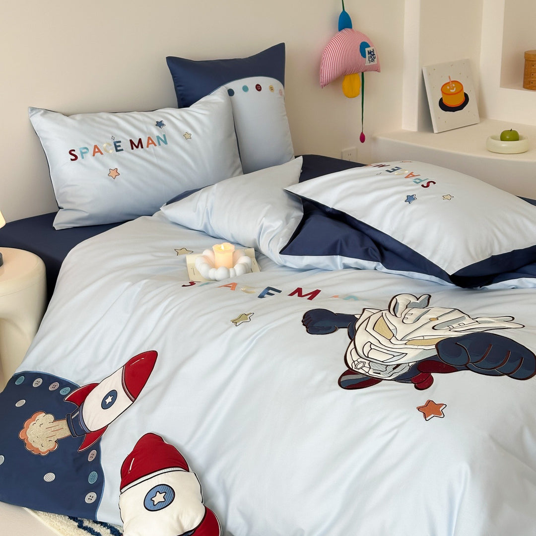 Children's bedding set with space travel appliqués and reversible function Kalsten