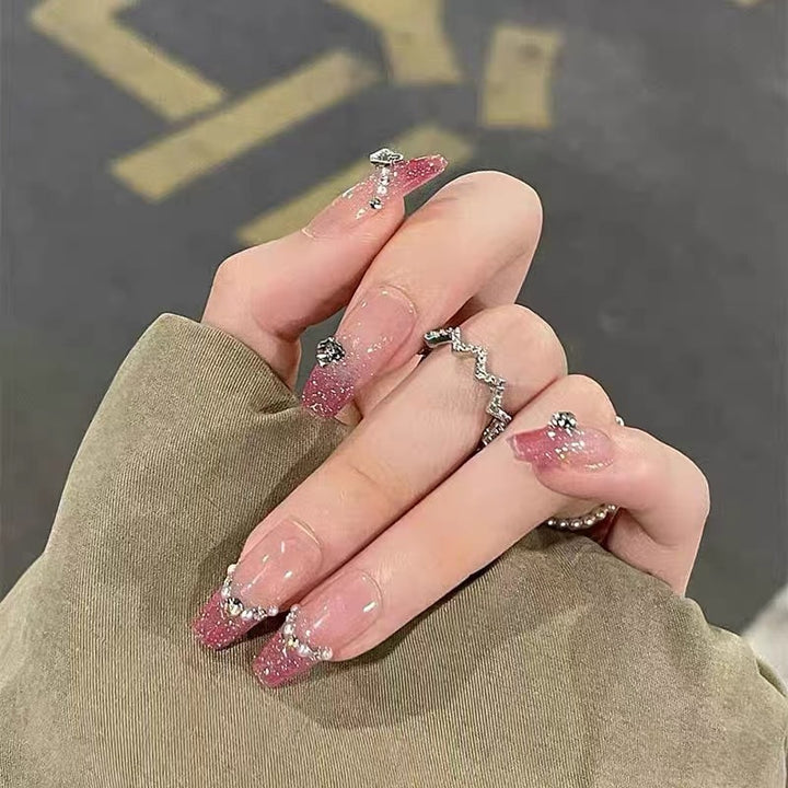 Glamorous artificial nails with sparkling accents Kalsten
