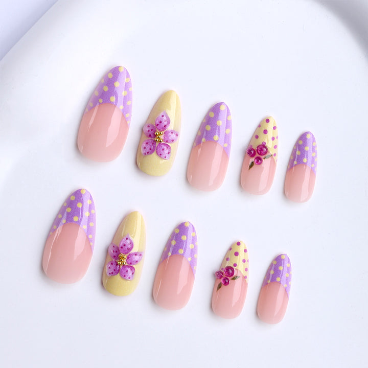 Artificial fingernails with floral design and glitter accents Kalsten