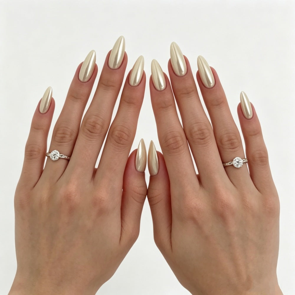 Trendy and Shiny Artificial Nails Kalsten