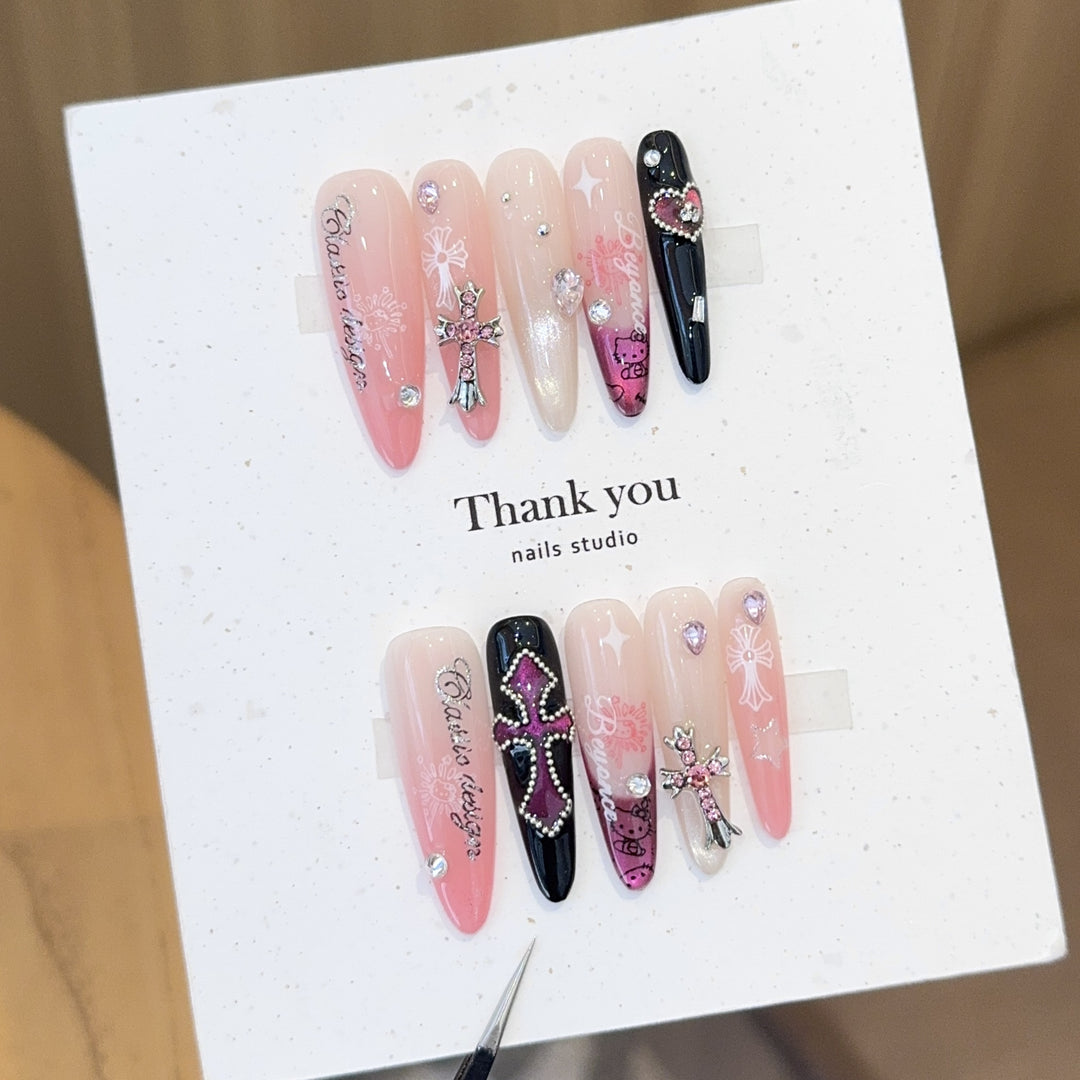 Artificial nails with glamorous accents and sparkling embellishments Kalsten