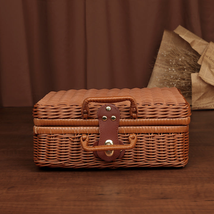 Vintage-Inspired Woven Storage Case Kalsten