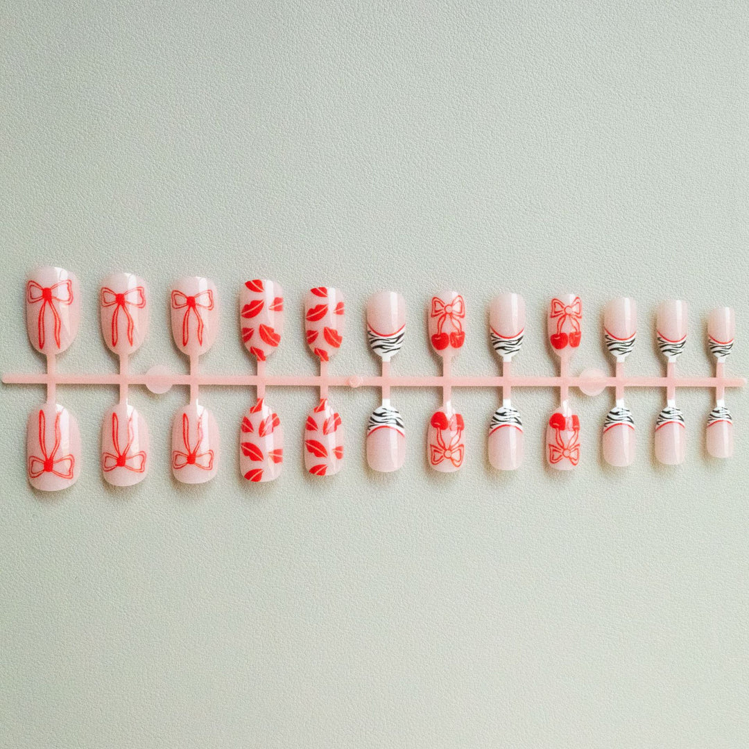 Artistic Bow and Kiss Nail Art Kit