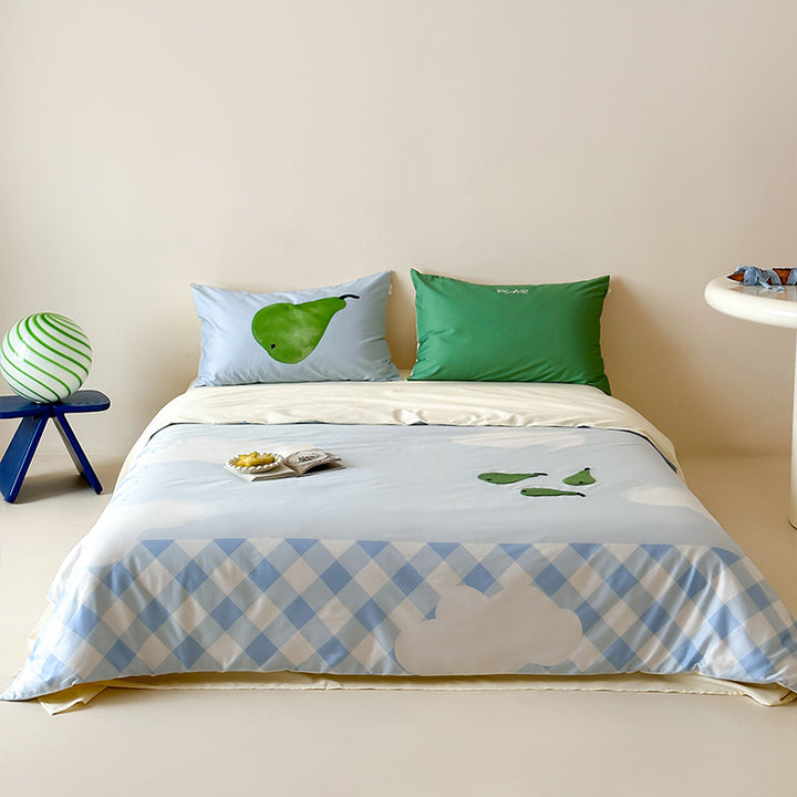 Bedding set made of high-quality cotton satin with decorative border and reversible function