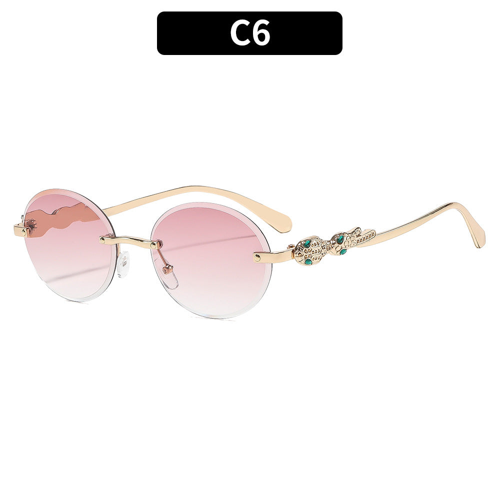 Fashion-Forward Round Frame Sunglasses with Ornate Details