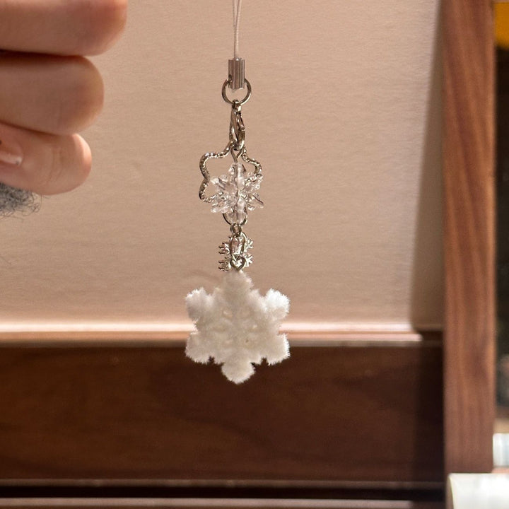 Winter-Themed Mobile Phone Charm Kalsten