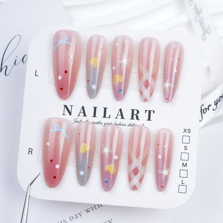 Playful art nails with shimmering designs and 3D applications Kalsten
